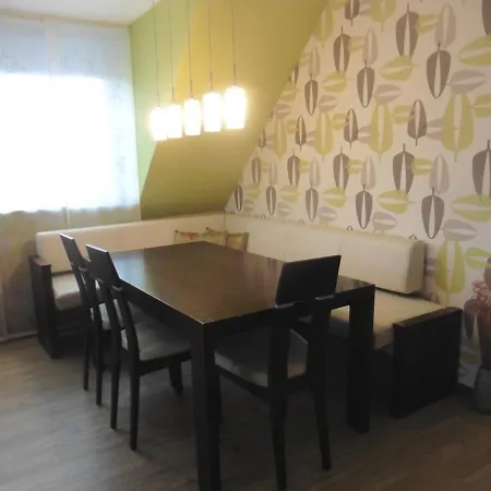 Wohnen - Schlafen - Essen Alles In Einem Haus