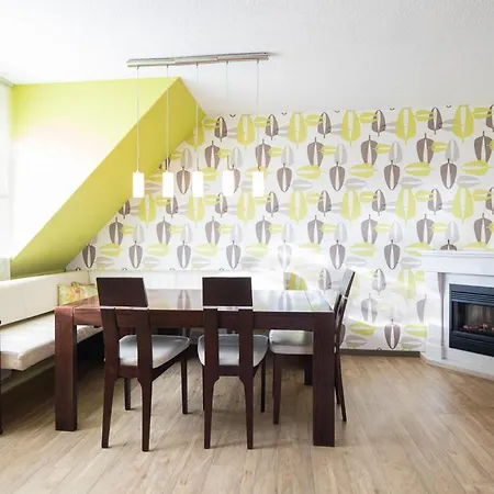 Wohnen - Schlafen - Essen Alles In Einem Haus Apartment